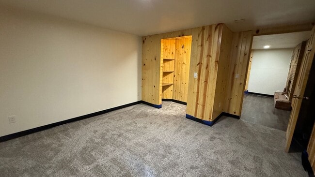 Building Photo - 4 Bed 2 Bath Home - North Fargo