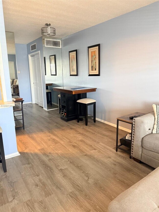 Building Photo - 5201 NE 24th Terrace