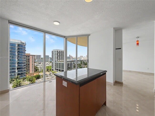 Building Photo - 17555 Collins Ave