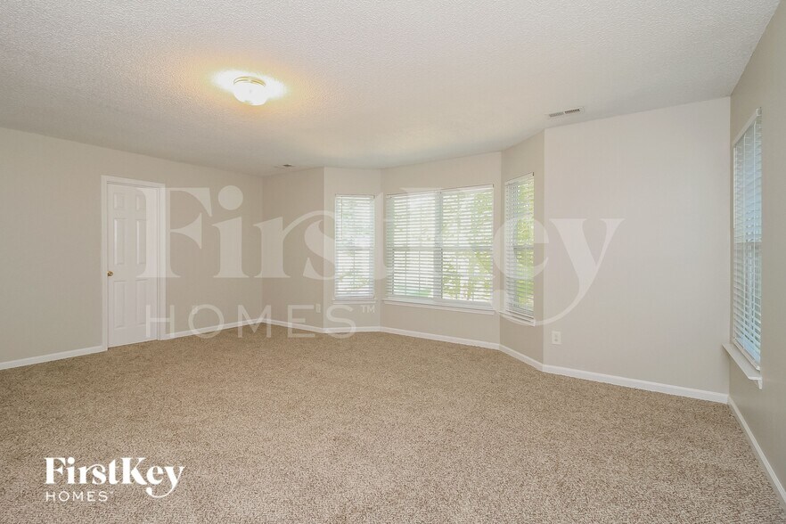 Building Photo - 944 Highland Glen Rd
