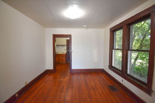 Building Photo - 205-205 S Summit St