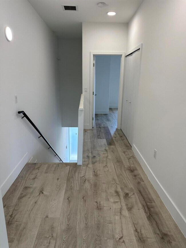 Building Photo - Northeast 17th Avenue, Fort Lauderdale, FL 33304 - 2 BR 2.5 BA townhouse