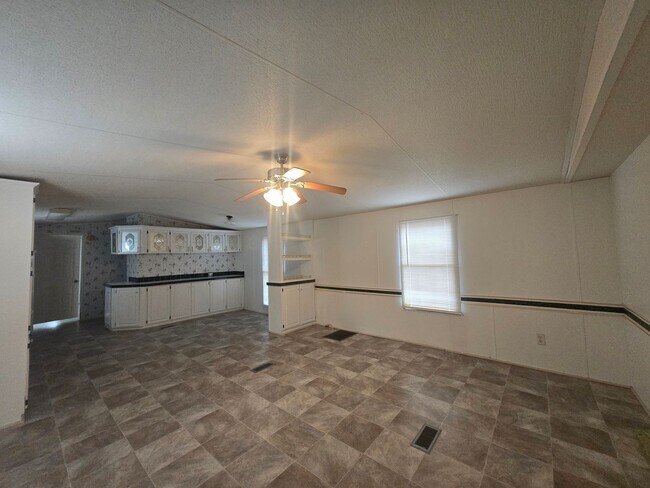Building Photo - 2/2 Half Acre Mobile Home in Keystone Heights