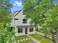 Building Photo - 1023 E 45th St