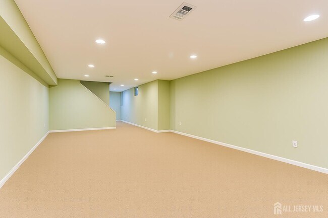 Building Photo - 19 Monterey Dr