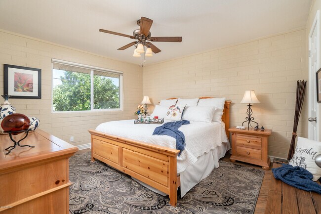 Building Photo - 12477 N Augusta Dr