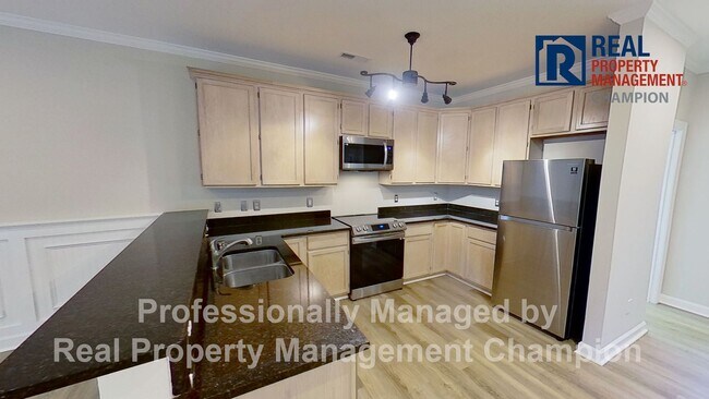 Building Photo - Fabulous End Unit Townhome with Three Master Bedrooms