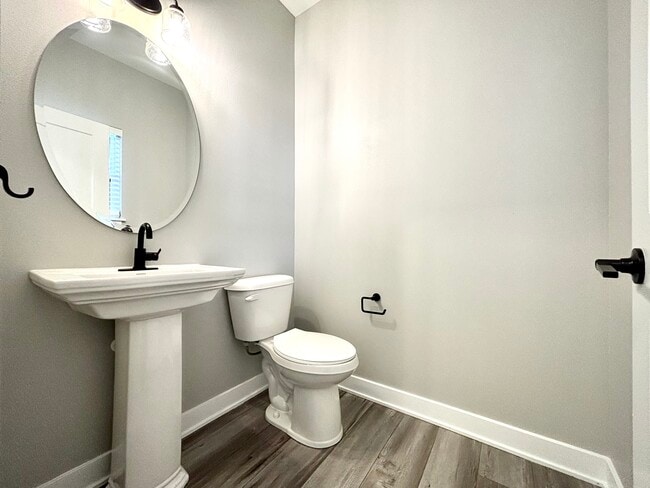 Building Photo - 1502 NE Savana Dr