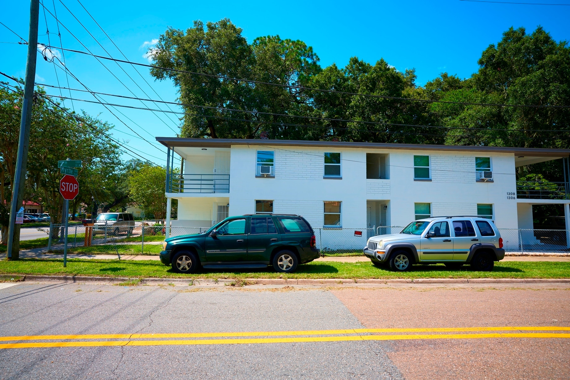 Building Photo - 1666 N Myrtle Ave