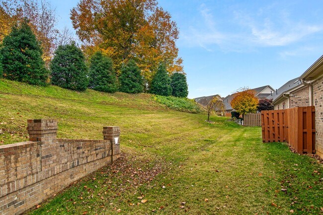 Building Photo - Fully Furnished 3BR/2.5BA Townhome – Private Community – Available 12/5