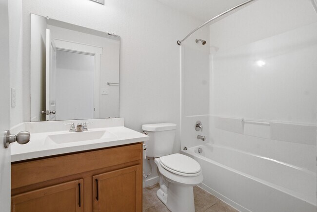 Building Photo - 40477 Mostyn Lake Dr