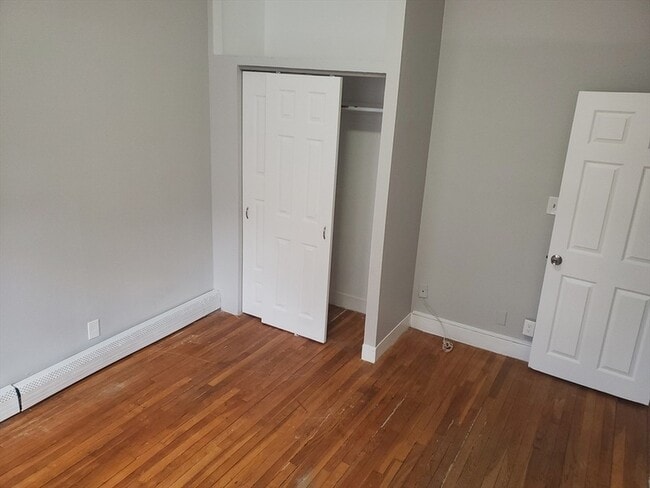 Building Photo - 10 Abbotsford St