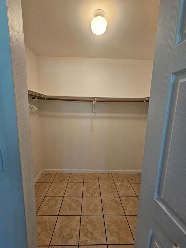 Building Photo - Location Location Location of this nice 3 ...