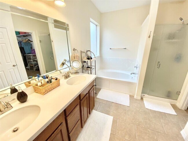 Building Photo - 17518 Stamford Oaks Dr