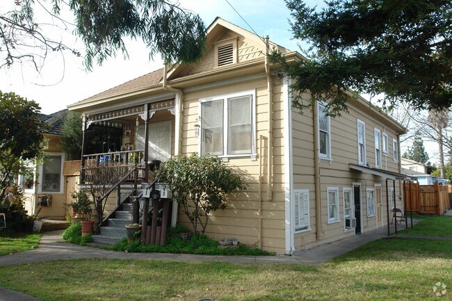 Primary Photo - 1590 Jackson St