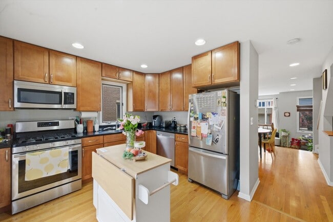 Building Photo - 1248 W Fletcher St