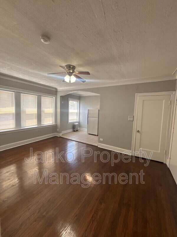 Building Photo - 9453 S Loomis St