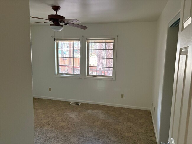 Building Photo - Great Quiet 3BR, 2 BA House in Kachina Vil...