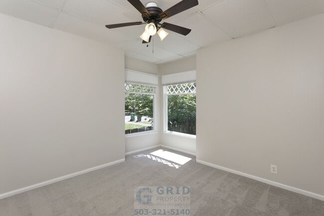 Building Photo - Charming 3 Bedroom Craftsman Home Available in SE Portland!