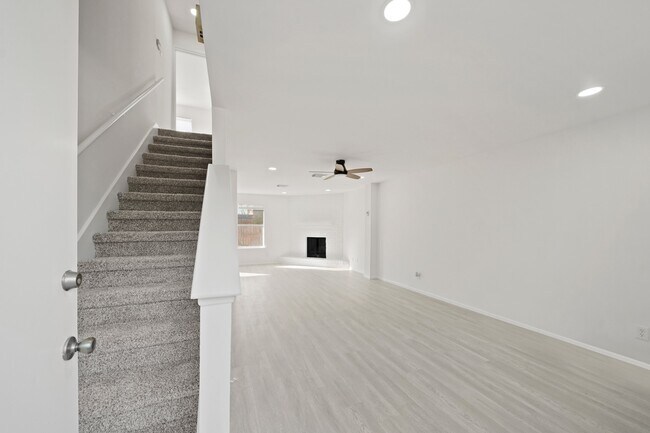 Building Photo - 7949 Ellinger Ln