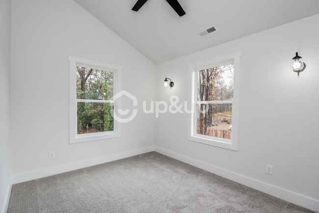 Building Photo - Fantastic 2bd/2ba home! Let yourself in!
