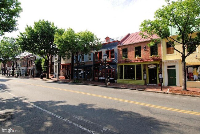 Building Photo - 2181 Jamieson Ave