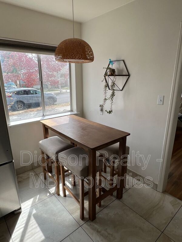 Building Photo - 631 Cheney St