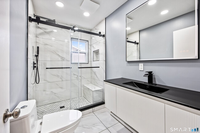 Building Photo - 87 Putnam St