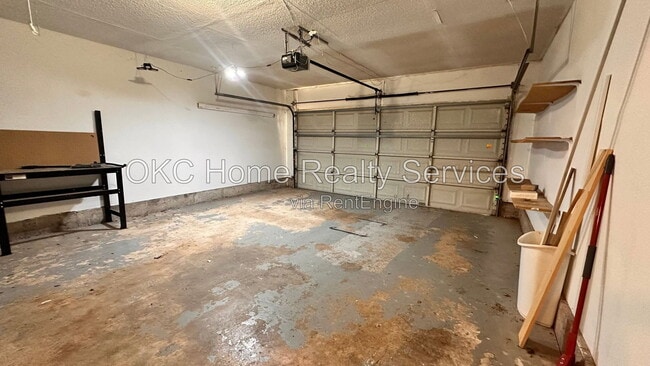 Building Photo - 8833 Cedar Ln