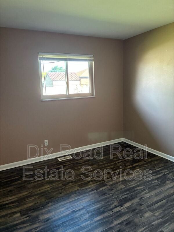 Building Photo - 5261 Bromwick Dr