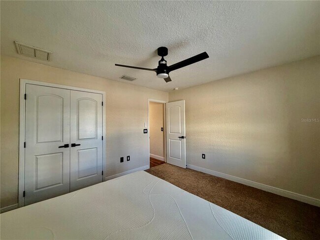 Building Photo - 6248 SW 48th Ave