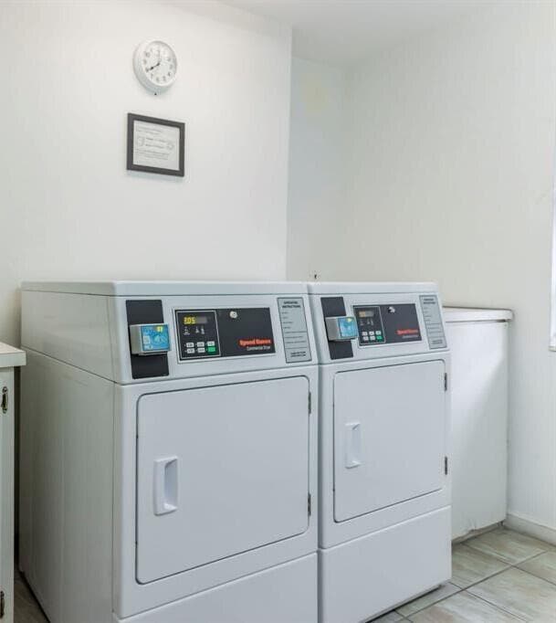 Building Photo - 6800 NE 22nd Way