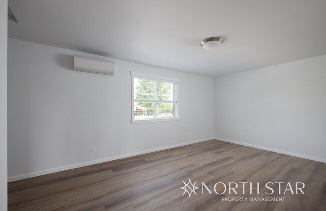 Building Photo - New, Bright & Spacious 3 bed/2.5 bath w/ G...