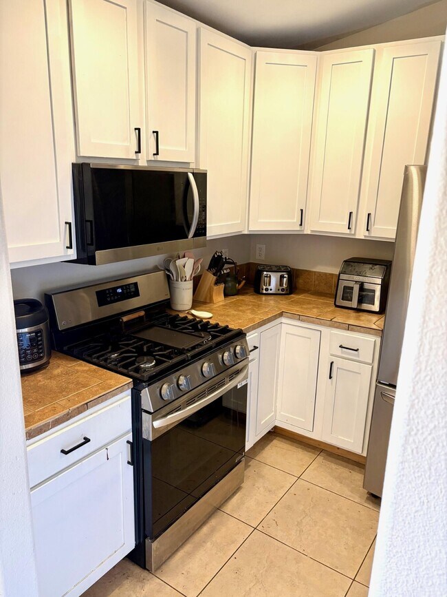Building Photo - 6626 Cholla Ave