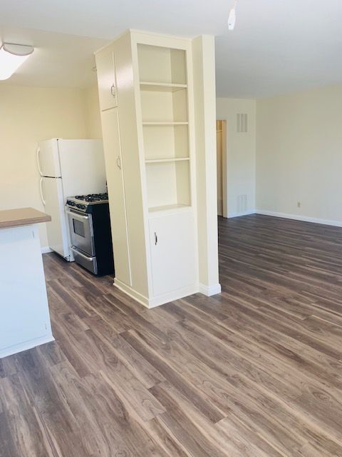 Building Photo - 6701 Wilkinson Ave