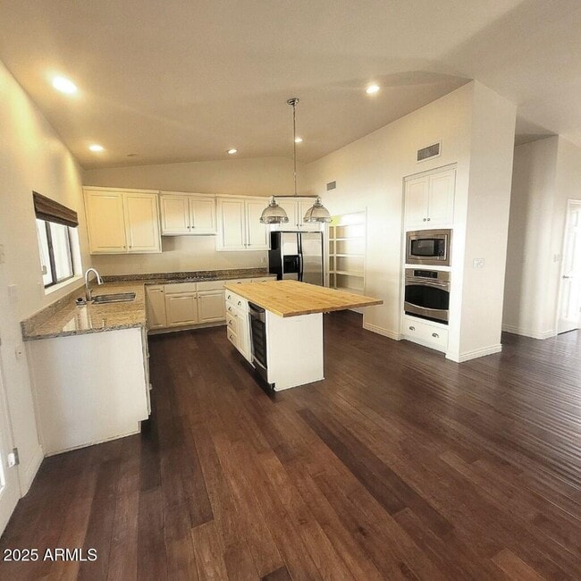 Building Photo - 8329 E San Simon Dr