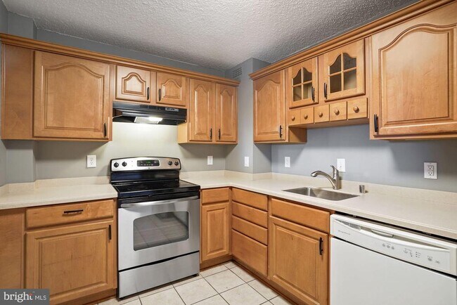 Building Photo - 200 N Pickett St