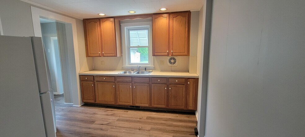 Building Photo - 11013B Coffman Ave