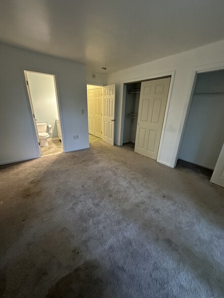 Building Photo - 101 Country Club Ct