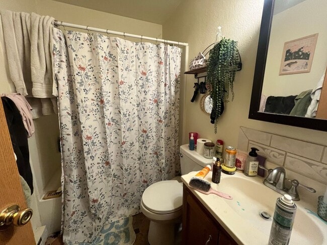 Building Photo - Fantastic Duplex Unit in Loveland