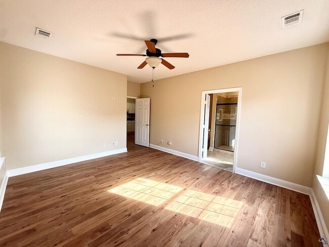 Building Photo - 200 Vining Way