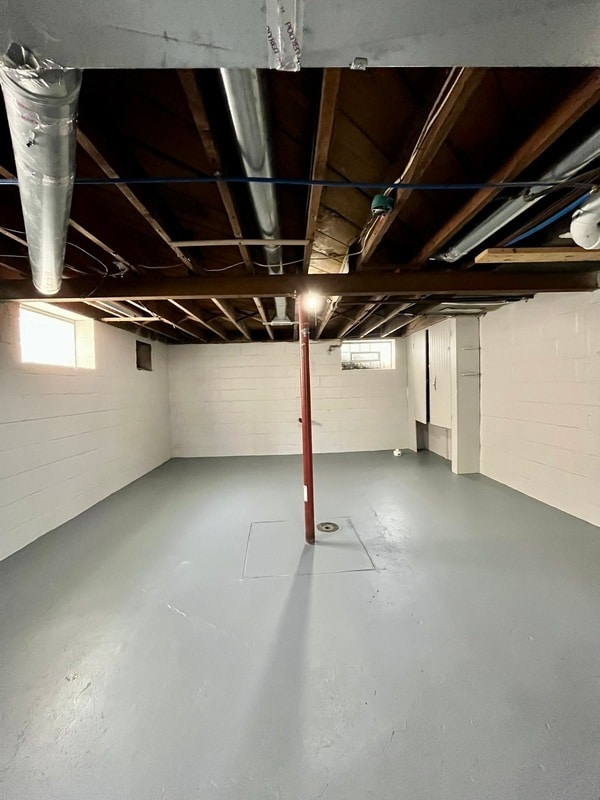 Building Photo - 160-Labadie 1