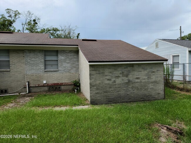 Building Photo - 7927 Reid Ave