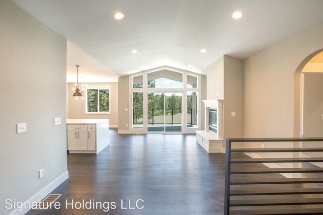 Building Photo - 4 br, 3 bath House - 314 E. Little Spokane...