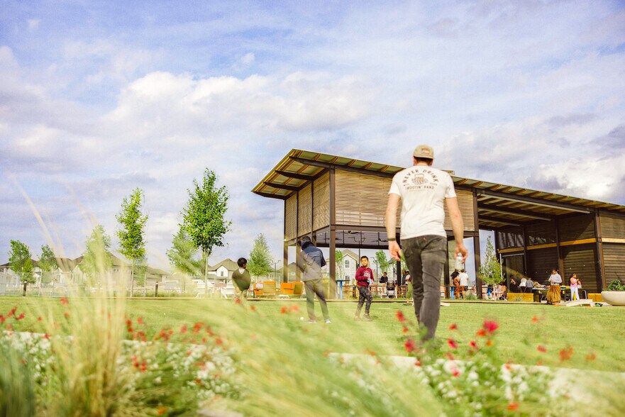 Building Photo - 3320 Eddington Dr