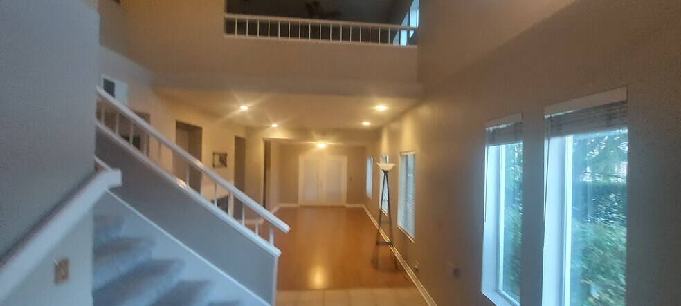 Building Photo - 25919 San Clemente Dr