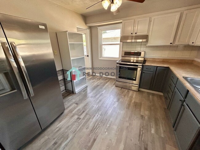 Building Photo - Spacious 3 Bed, 2 Bath Home