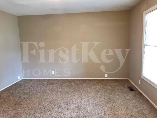 Building Photo - 1983 Greenheath Dr