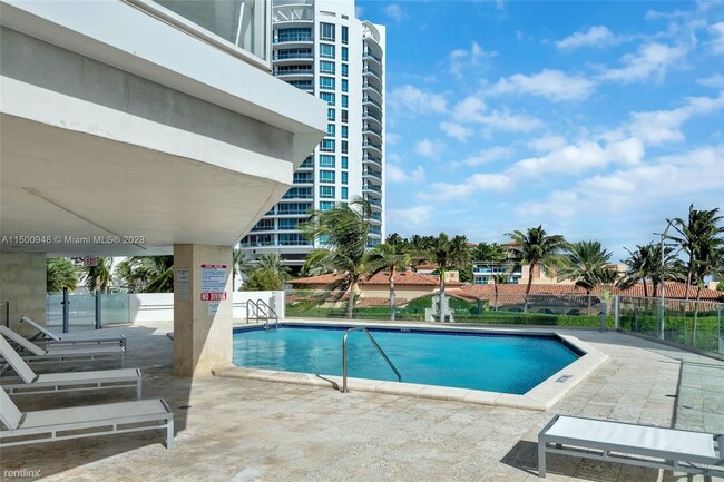 Building Photo - 3 br, 2 bath House - 5900 Collins Ave Apt 408