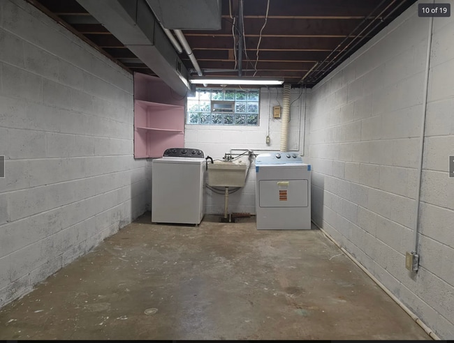Building Photo - 2908 Bowmen Ln